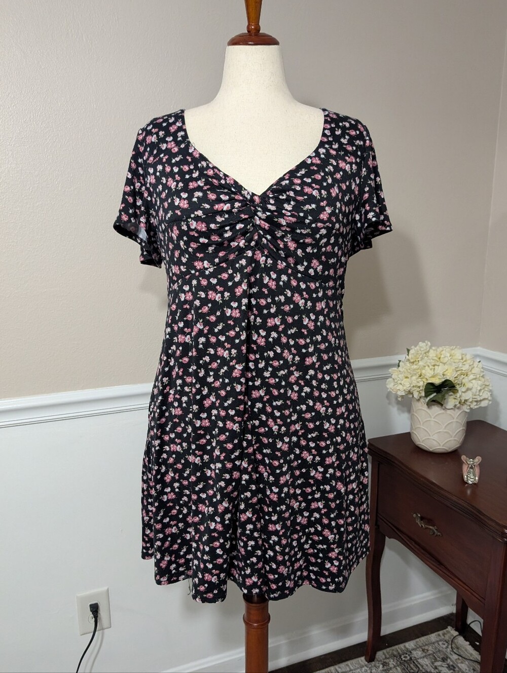 Socialite V Neck Floral Soft Dress, Size 1X